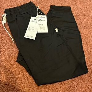 NWT ❤️‍🔥 Vuori Performance Jogger in Black